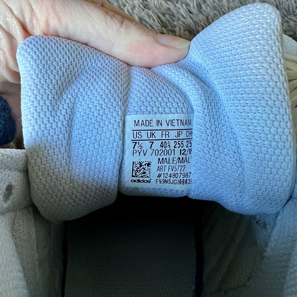 Adidas Originals Pro Model Running Shoe High Tops - Picture 3 of 4